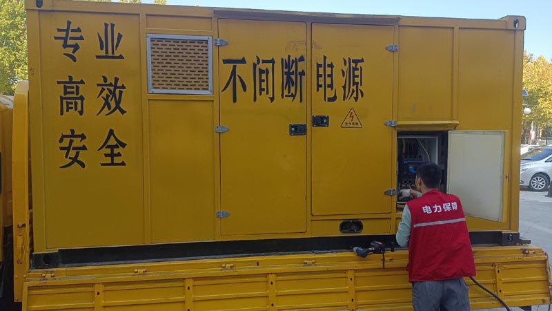 昌宁柴油发电机组和UPS电源配合使用时，如何避免切换过程中的电力中断？